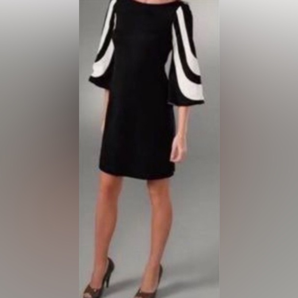Nearly New TRINA TURK Hijinx Mod Dress with Bell Sleeves, size 6 - Picture 1 of 5